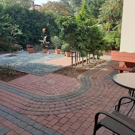 Apartmán Na Przedmiesciach Radzymina Z Prywatnym Parkingiem I Ogrodem Faktura *