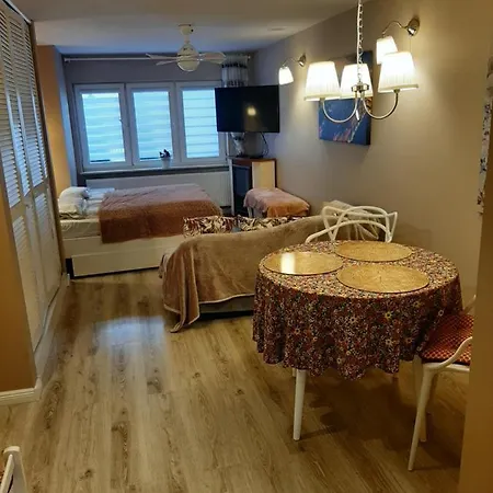 Na Przedmiesciach Radzymina Z Prywatnym Parkingiem I Ogrodem Faktura Radzymin