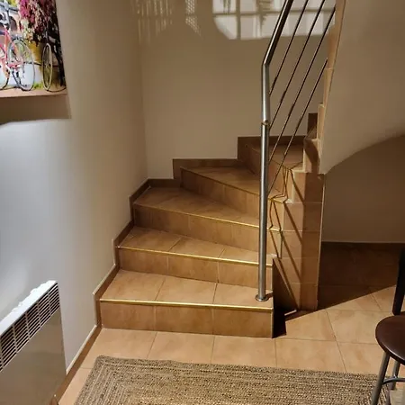 Apartmán Na Przedmiesciach Radzymina Z Prywatnym Parkingiem I Ogrodem Faktura Radzymin