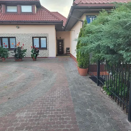 Na Przedmiesciach Radzymina Z Prywatnym Parkingiem I Ogrodem Faktura Radzymin