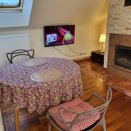 Na Przedmiesciach Radzymina Z Prywatnym Parkingiem I Ogrodem Faktura * Radzymin