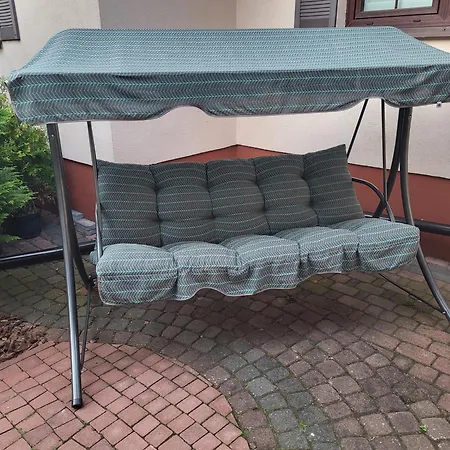 Pd Faktura Na Przedmiesciach Z Prywatnym Parkingiem I Ogrodem Apartment