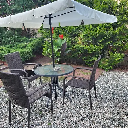 Na Przedmiesciach Radzymina Z Prywatnym Parkingiem I Ogrodem Faktura Radzymin