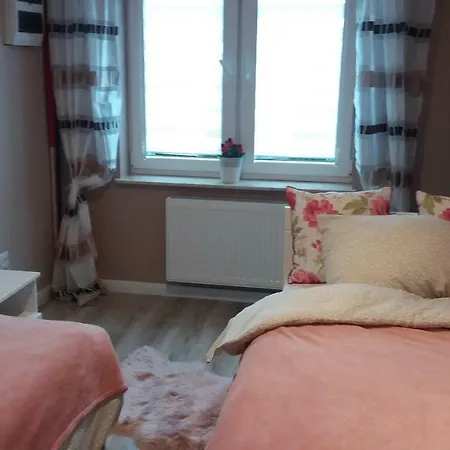 Na Przedmiesciach Radzymina Z Prywatnym Parkingiem I Ogrodem Faktura Radzymin