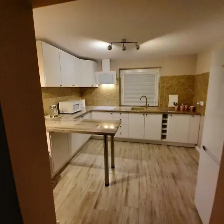 Na Przedmiesciach Radzymina Z Prywatnym Parkingiem I Ogrodem Faktura