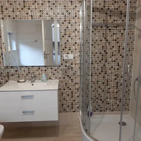 Apartmán Na Przedmiesciach Radzymina Z Prywatnym Parkingiem I Ogrodem Faktura