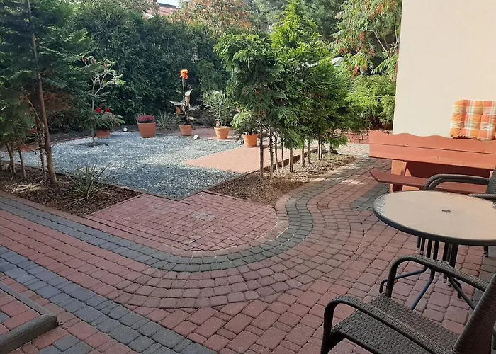 Apartament Na Przedmieściach Radzymina Z Prywatnym Parkingiem I Ogrodem Faktura *