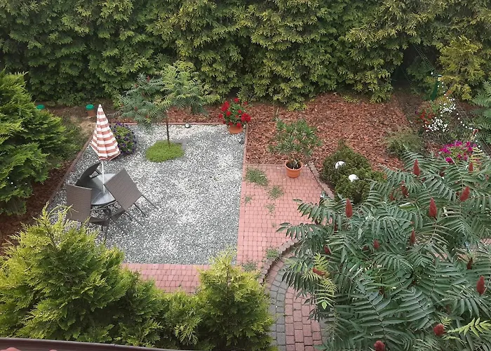 Na Przedmieściach Radzymina Z Prywatnym Parkingiem I Ogrodem Faktura