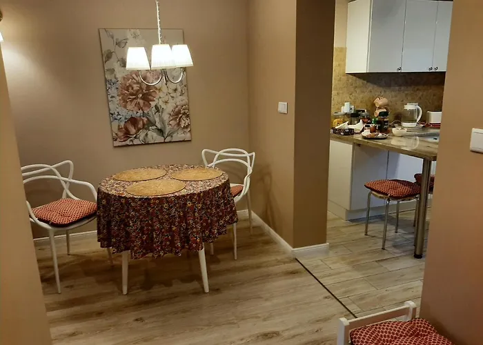 Na Przedmieściach Radzymina Z Prywatnym Parkingiem I Ogrodem Faktura