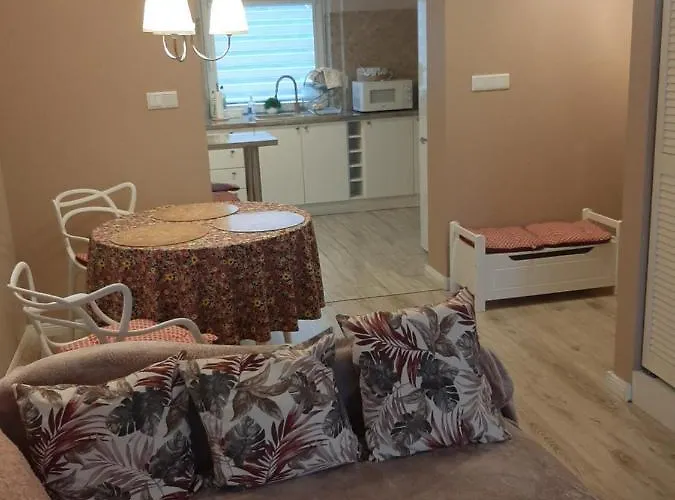 Na Przedmieściach Radzymina Z Prywatnym Parkingiem I Ogrodem Faktura Radzymin