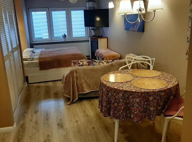 Na Przedmieściach Radzymina Z Prywatnym Parkingiem I Ogrodem Faktura Radzymin