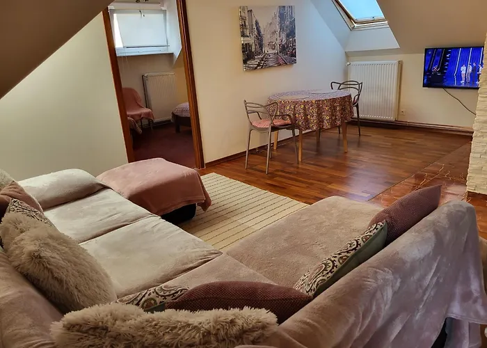 Na Przedmieściach Radzymina Z Prywatnym Parkingiem I Ogrodem Faktura * Radzymin