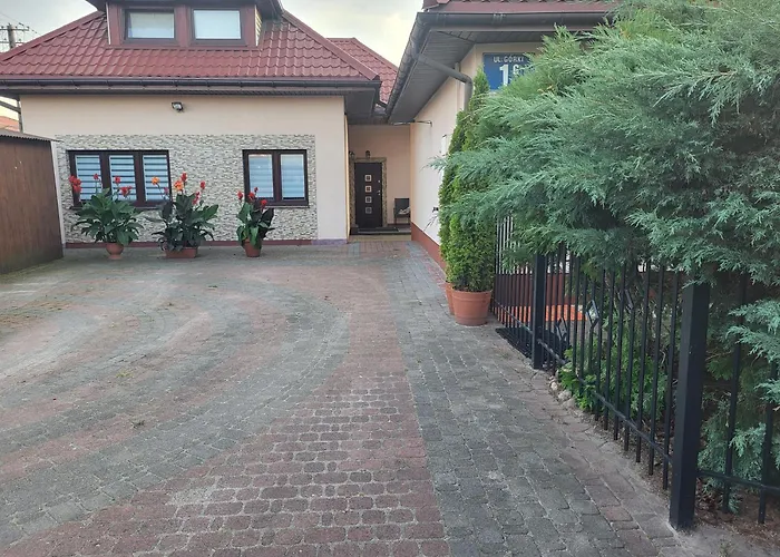 Na Przedmieściach Radzymina Z Prywatnym Parkingiem I Ogrodem Faktura Radzymin