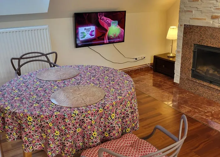 Na Przedmieściach Radzymina Z Prywatnym Parkingiem I Ogrodem Faktura * Radzymin