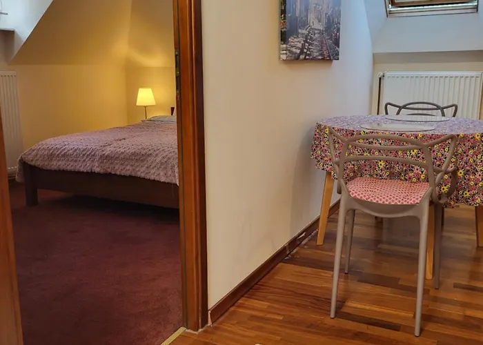 Na Przedmieściach Radzymina Z Prywatnym Parkingiem I Ogrodem Faktura *