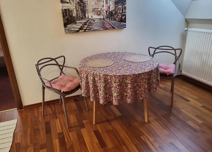 Na Przedmieściach Radzymina Z Prywatnym Parkingiem I Ogrodem Faktura Apartament