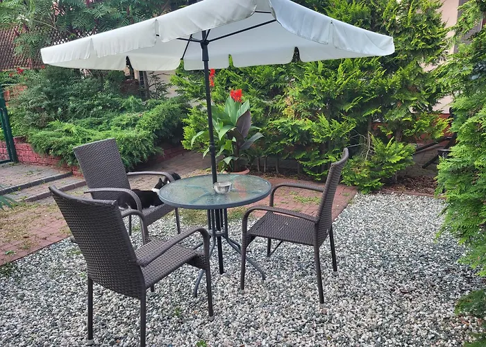 Na Przedmieściach Radzymina Z Prywatnym Parkingiem I Ogrodem Faktura Radzymin