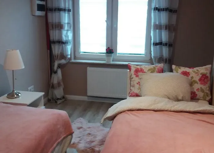 Na Przedmieściach Radzymina Z Prywatnym Parkingiem I Ogrodem Faktura Radzymin