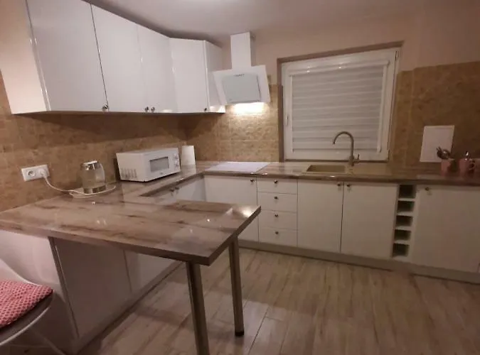 Na Przedmieściach Radzymina Z Prywatnym Parkingiem I Ogrodem Faktura Apartament