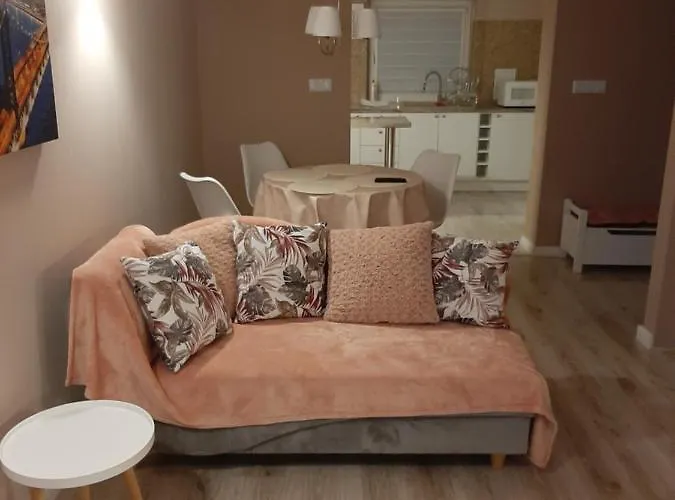 Na Przedmieściach Radzymina Z Prywatnym Parkingiem I Ogrodem Faktura * Radzymin