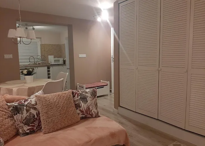 Na Przedmieściach Radzymina Z Prywatnym Parkingiem I Ogrodem Faktura Apartament Radzymin